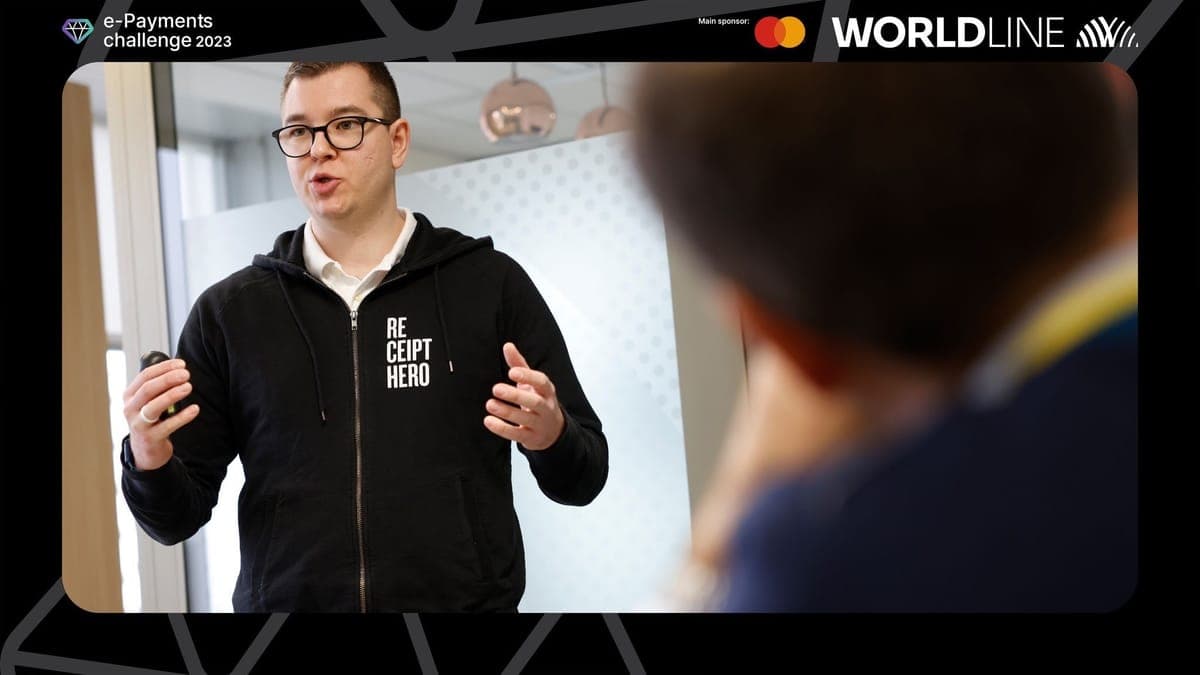 A ReceiptHero speaker in a branded hoodie presenting at the Worldline e-Payments Challenge 2023