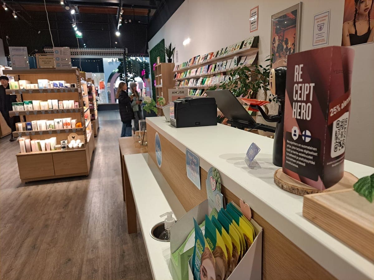 The counter of a Yeppo and Soonsoo cosmetics store, with a ReceiptHero table card offering 25 percent off beside a receipt printer